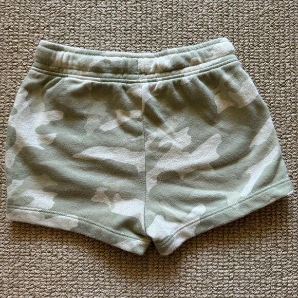 Old Navy 2T light camo functional drawstring shorts with pockets - Picture 5 of 6